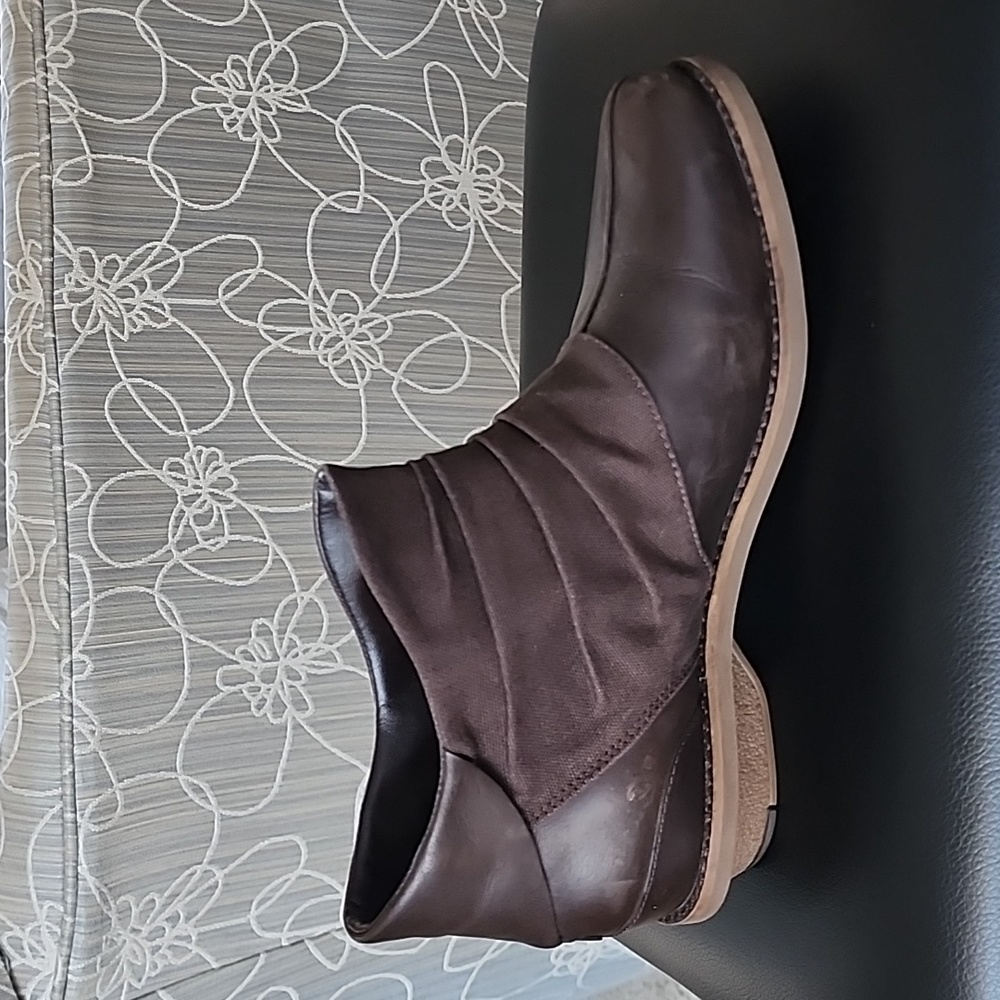 Merrell Brown Booties - Picture 12 of 12